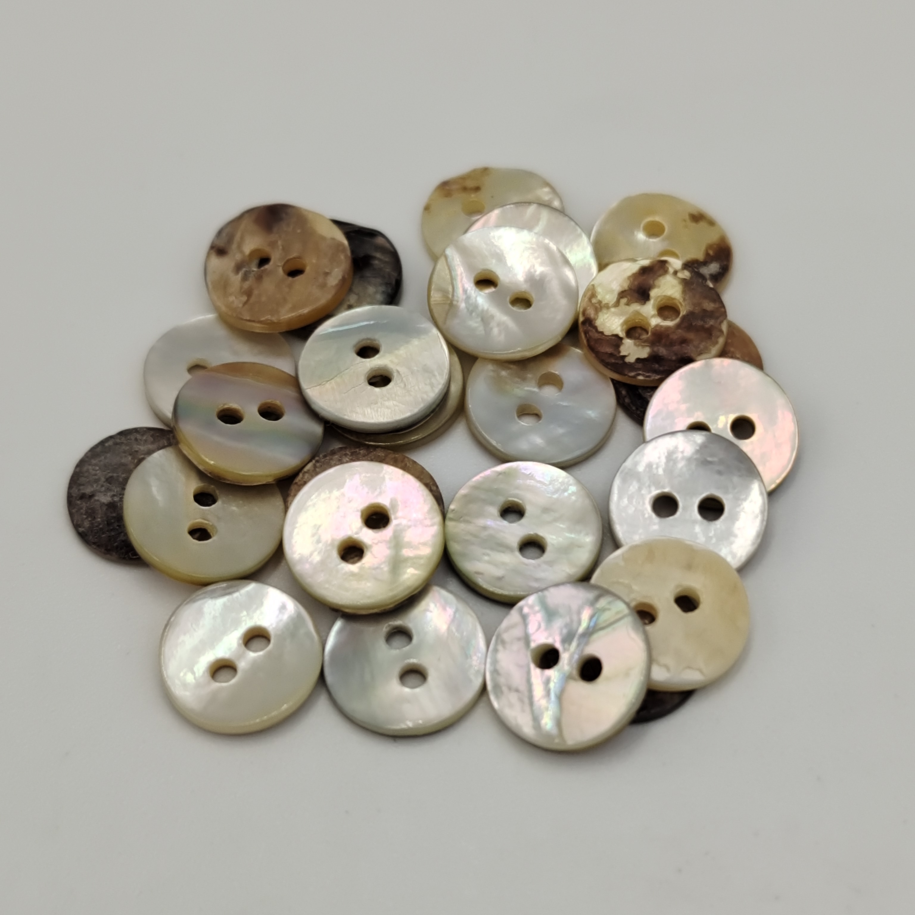 Factory wholesale high quality seashell buttons akoya button 2 holes natural agoya shell button for shirt