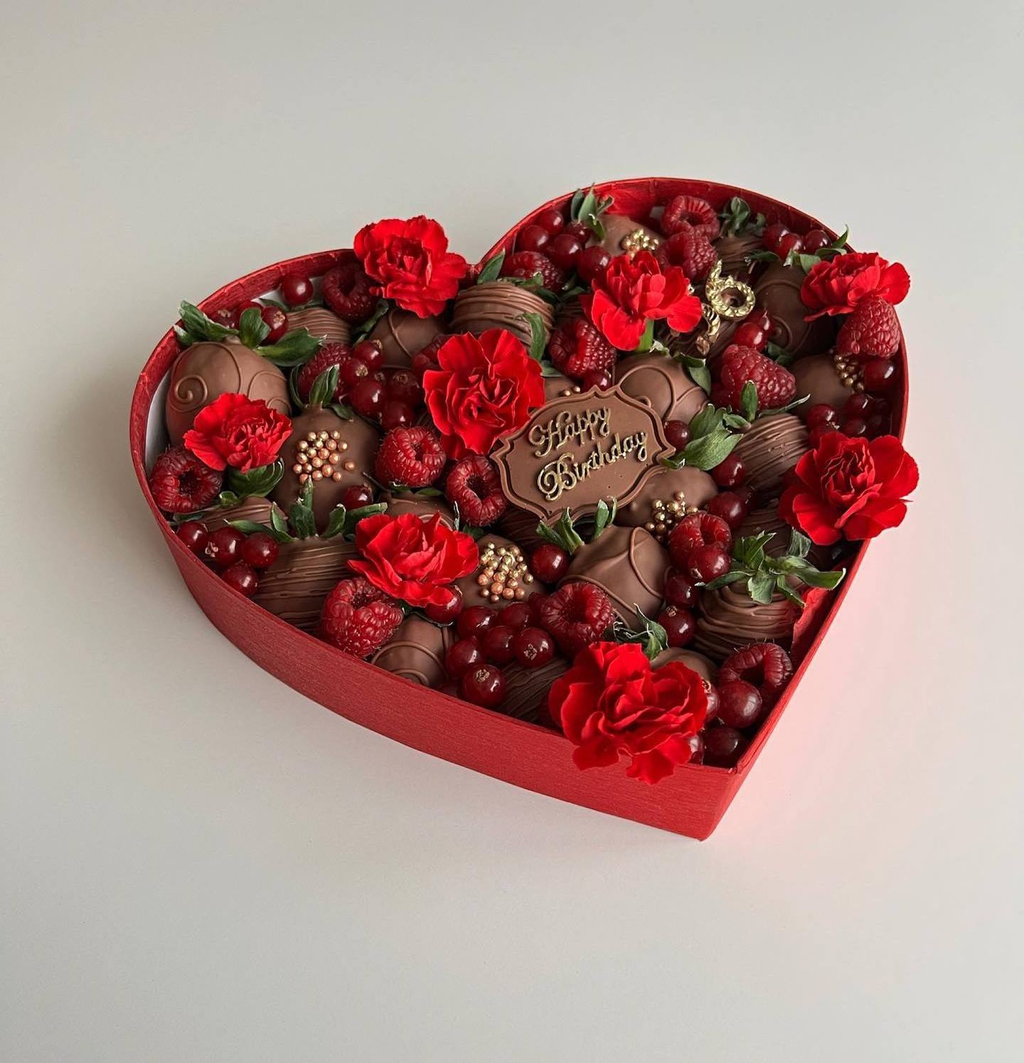 Love Sweet Treat Chocolate Strawberry Candy Cardboard Heart Shaped Gift Box For Food Packaging