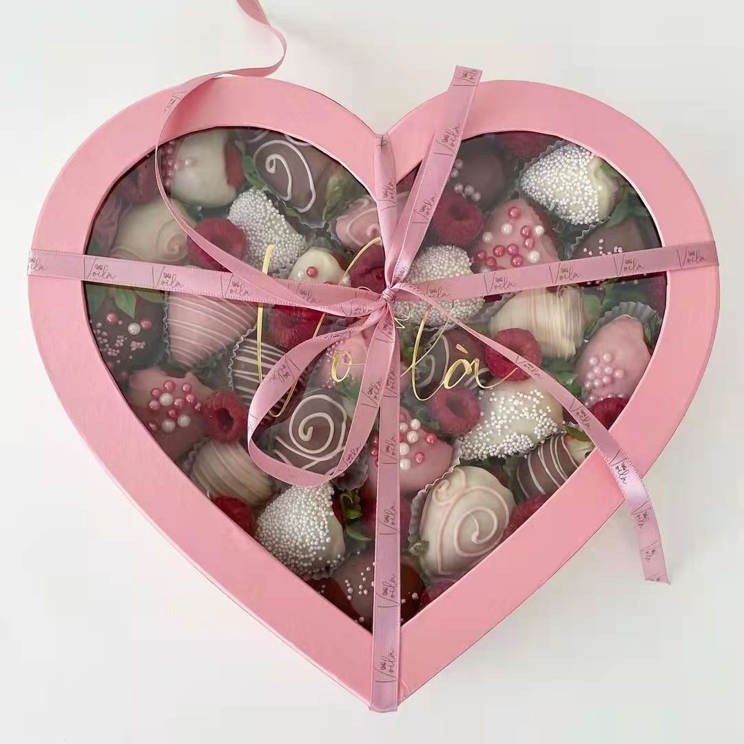 Printed Cardboard Sweet Treat Chocolate Strawberry Heart Shaped Gift Box With Clear Window