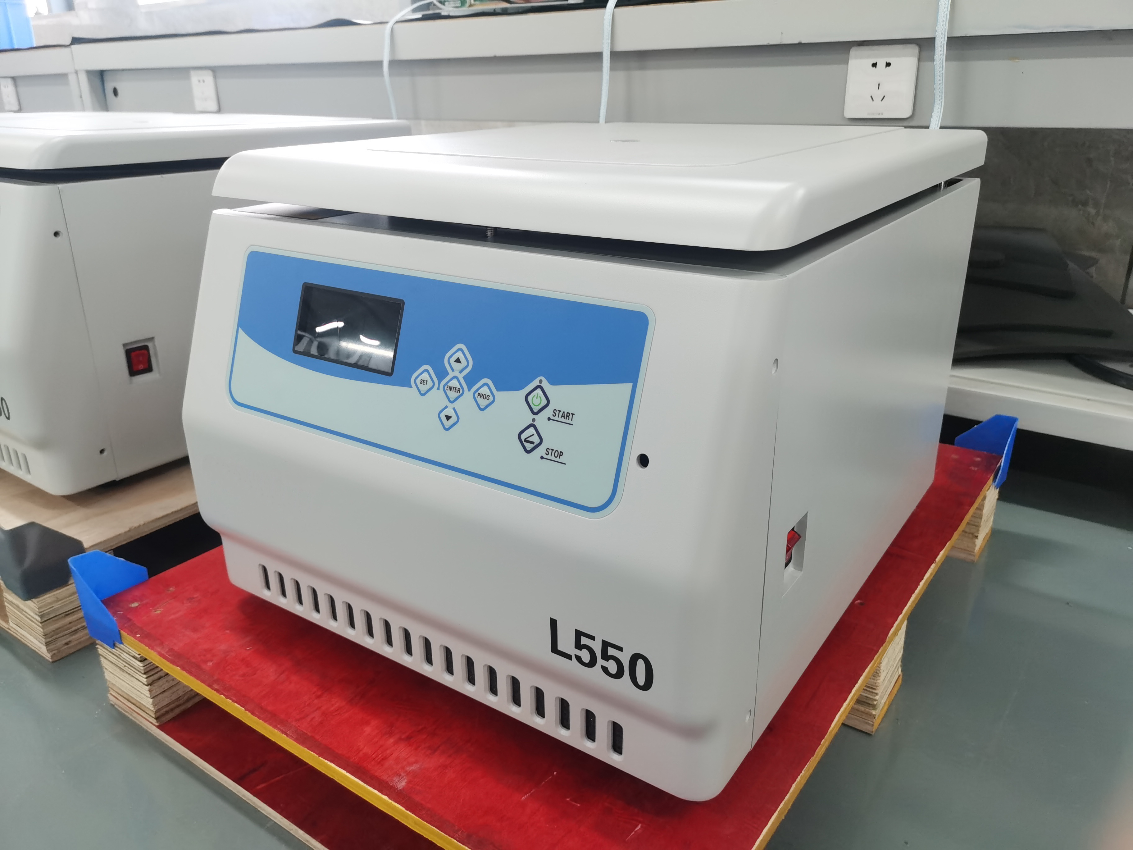 CENCE L550 table top 4*500ml Large Capacity Low Speed  laboratory Centrifuge machine for hot selling