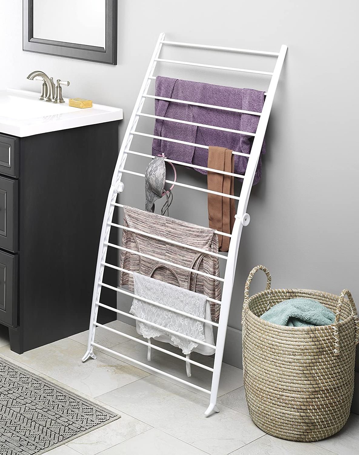 Flat Storage Drying Clothes Drying Rack , Metal Cloth Hanger In Bathroom / Clothes Dryer Rack on the Bathtub light weight