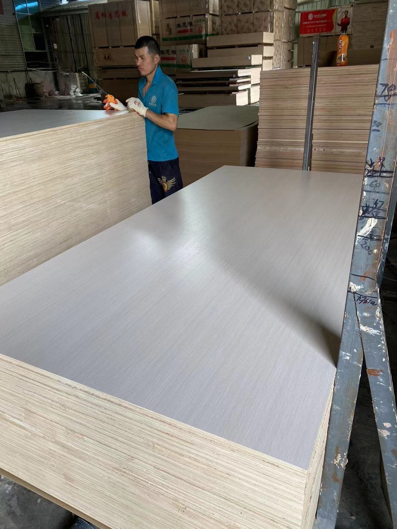 1220*2440* 12mm 15mm 18mm melamine waterproof plywood Faced with Melamine