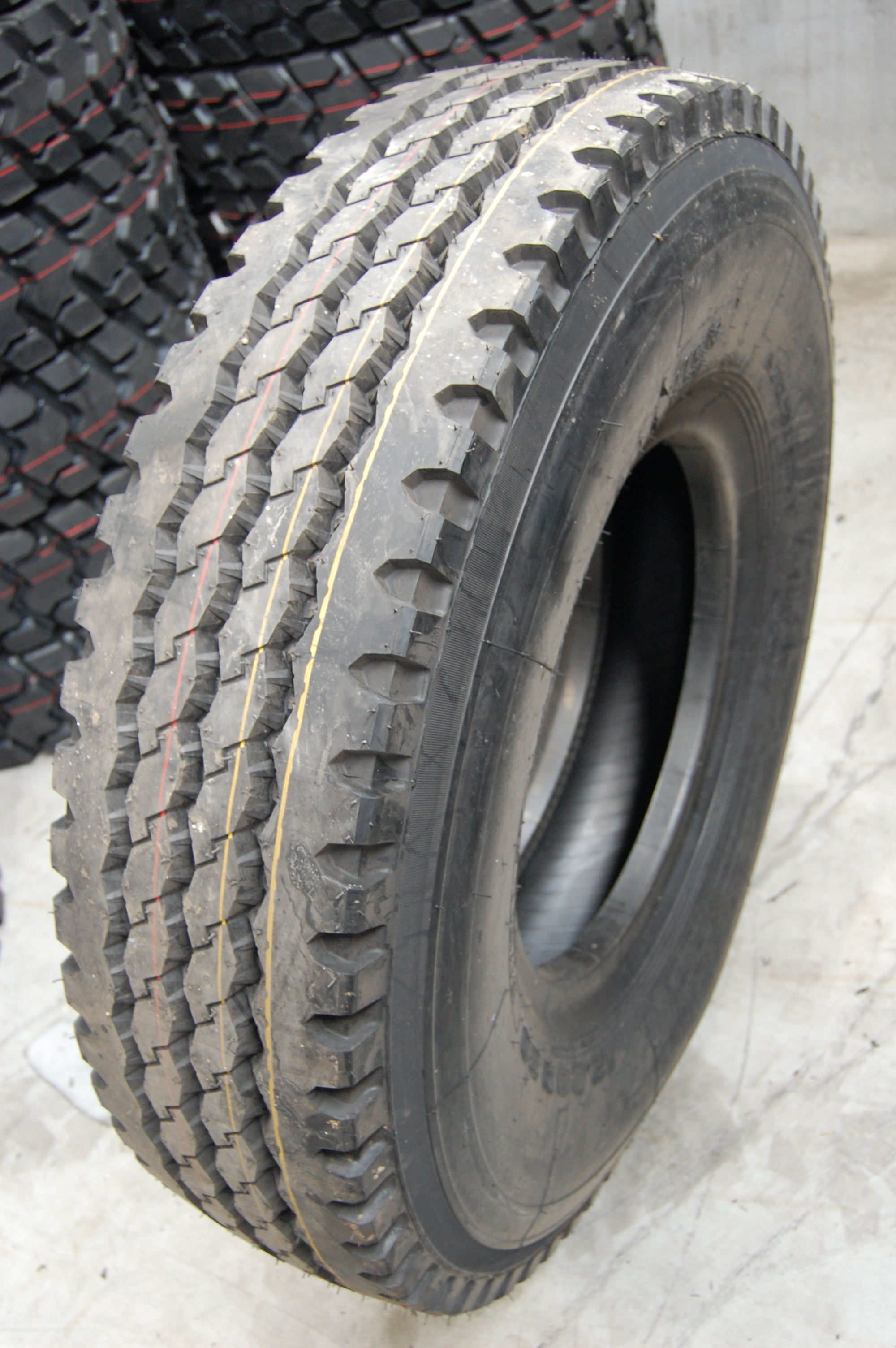 Cheap High Quality Dump In Good Condition China Truck Tyre11r22.5