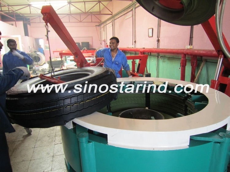 Hot tire retreading segmented mold vulcanizing machine tire mold press machine