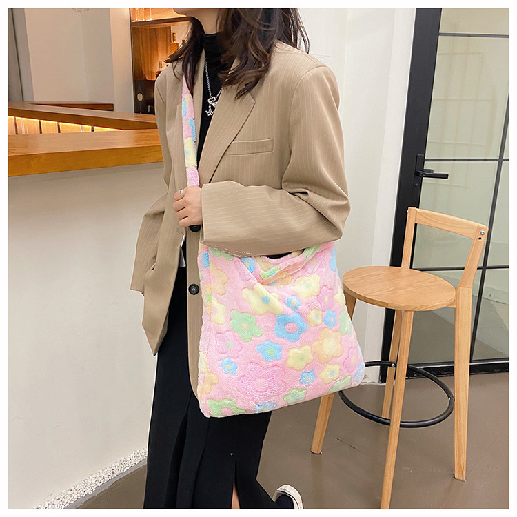 Plush Large Capacity Teenage Girl Cute Crossbody Bag Casual Soft Flower Small Fresh Women'S Tote Commuting Shoulder Bag