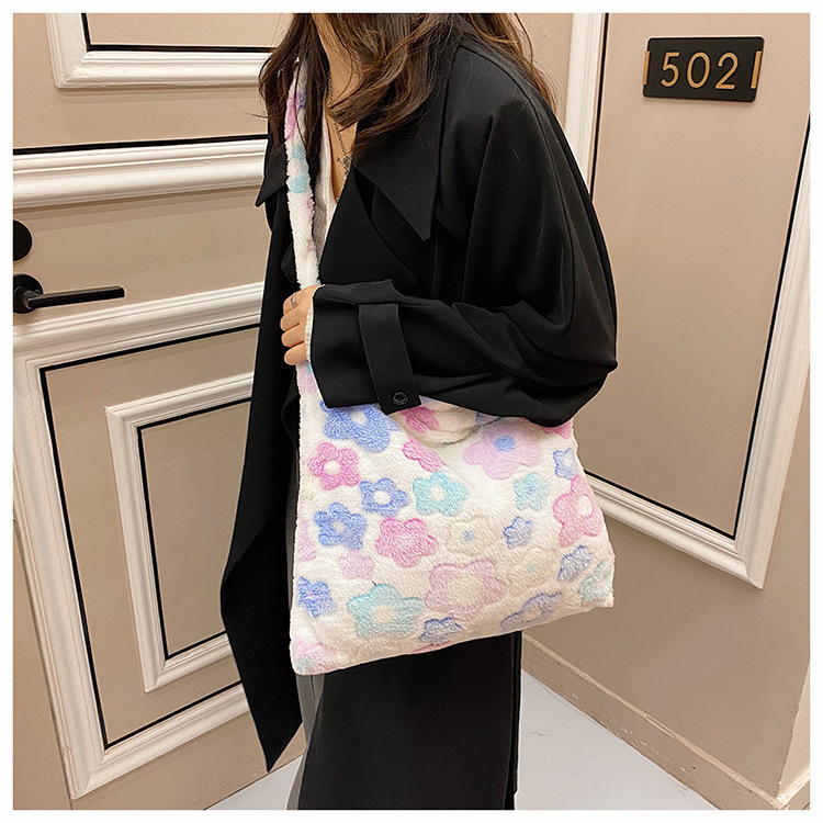 Plush Large Capacity Teenage Girl Cute Crossbody Bag Casual Soft Flower Small Fresh Women'S Tote Commuting Shoulder Bag