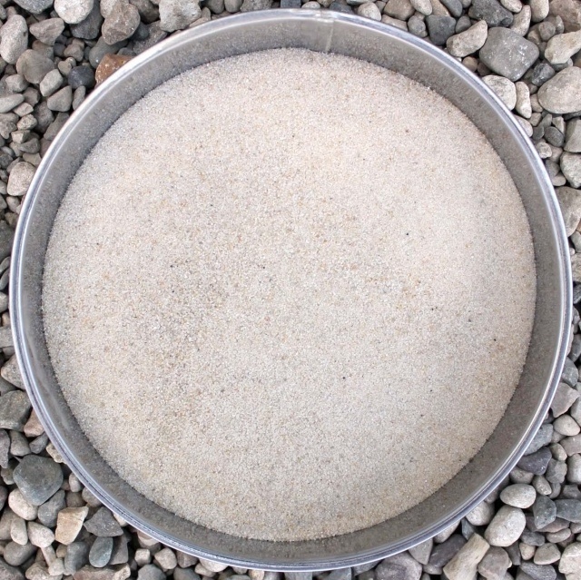 Buy wholesale top quality molding foundry production SiO2 Ukraine white Quartz silica sand For Glass Industry