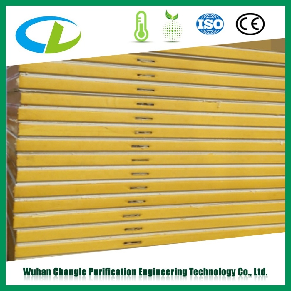 Polyurethane sandwich panel with cam lock