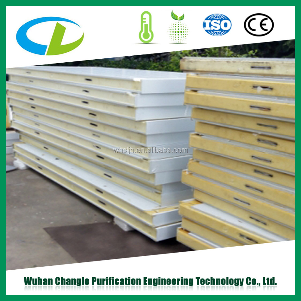 Polyurethane sandwich panel with cam lock