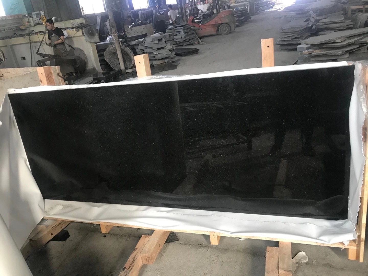 Wholesale China Natural Absolute Black Granite Slabs With Polished Surfaces