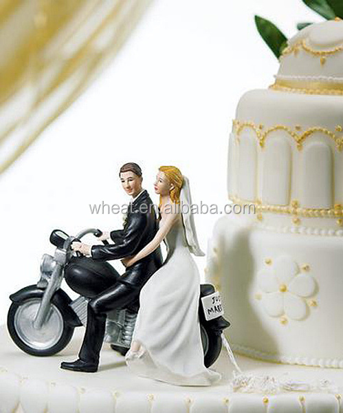 China Factory High Quality Wedding Sitting Cake Topper