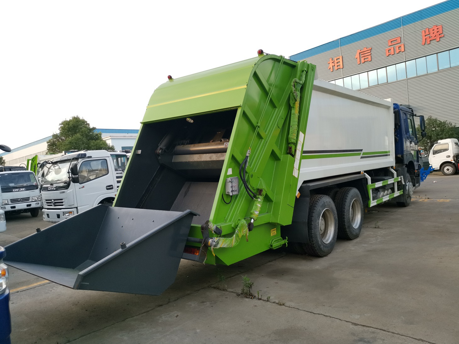 HOWO 6x4 24m3 garbage Compactor truck for Sale