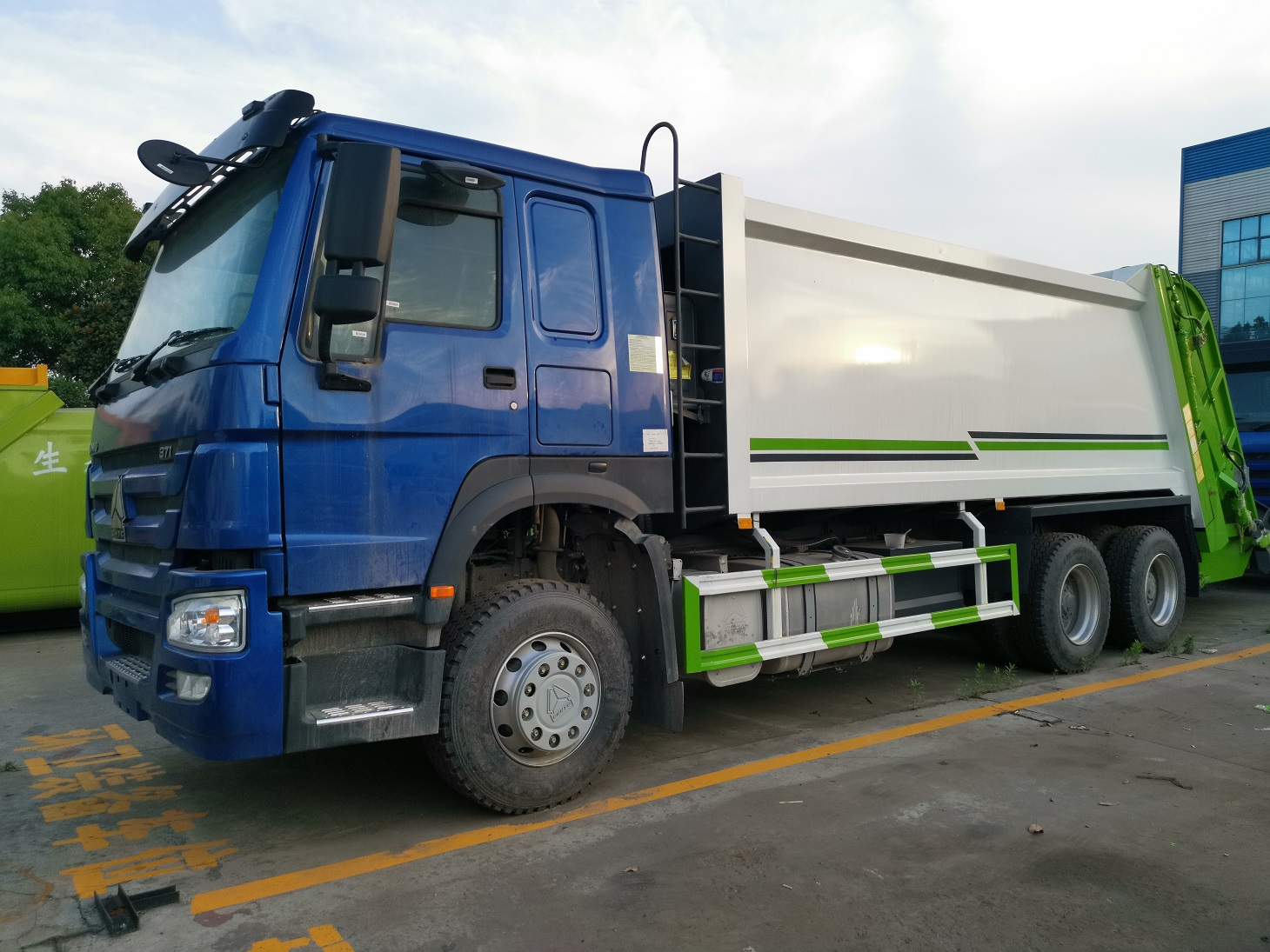 HOWO 6x4 24m3 garbage Compactor truck for Sale