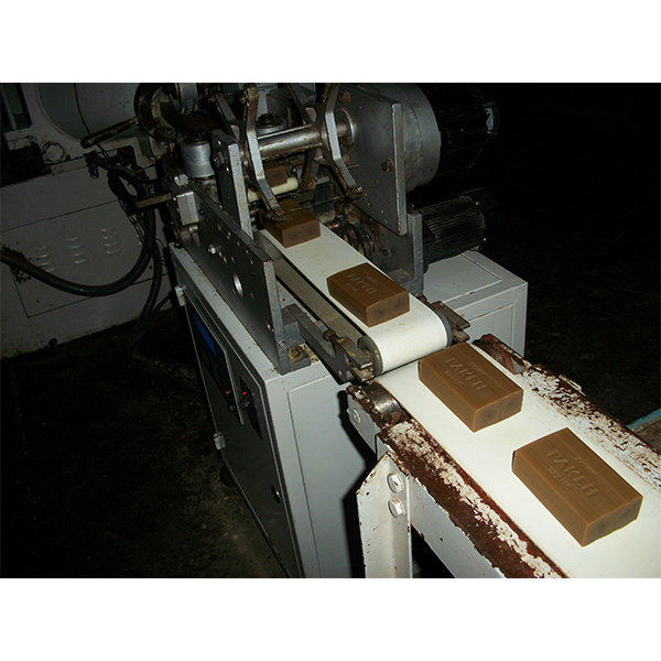 Good price 500kg per hour toilet small bar soap making machine price