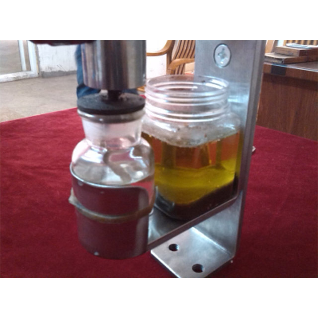 Small manual sesame flaxseed rapeseed oil press machine best selling hand crank operated manual oil presser