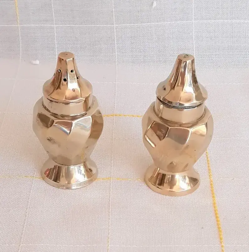 Customize Design Wholesale Spice Jar Herb Spice Tools latest Salt and Pepper Shaker Brass Made Salt & Pepper Shaker For Serving