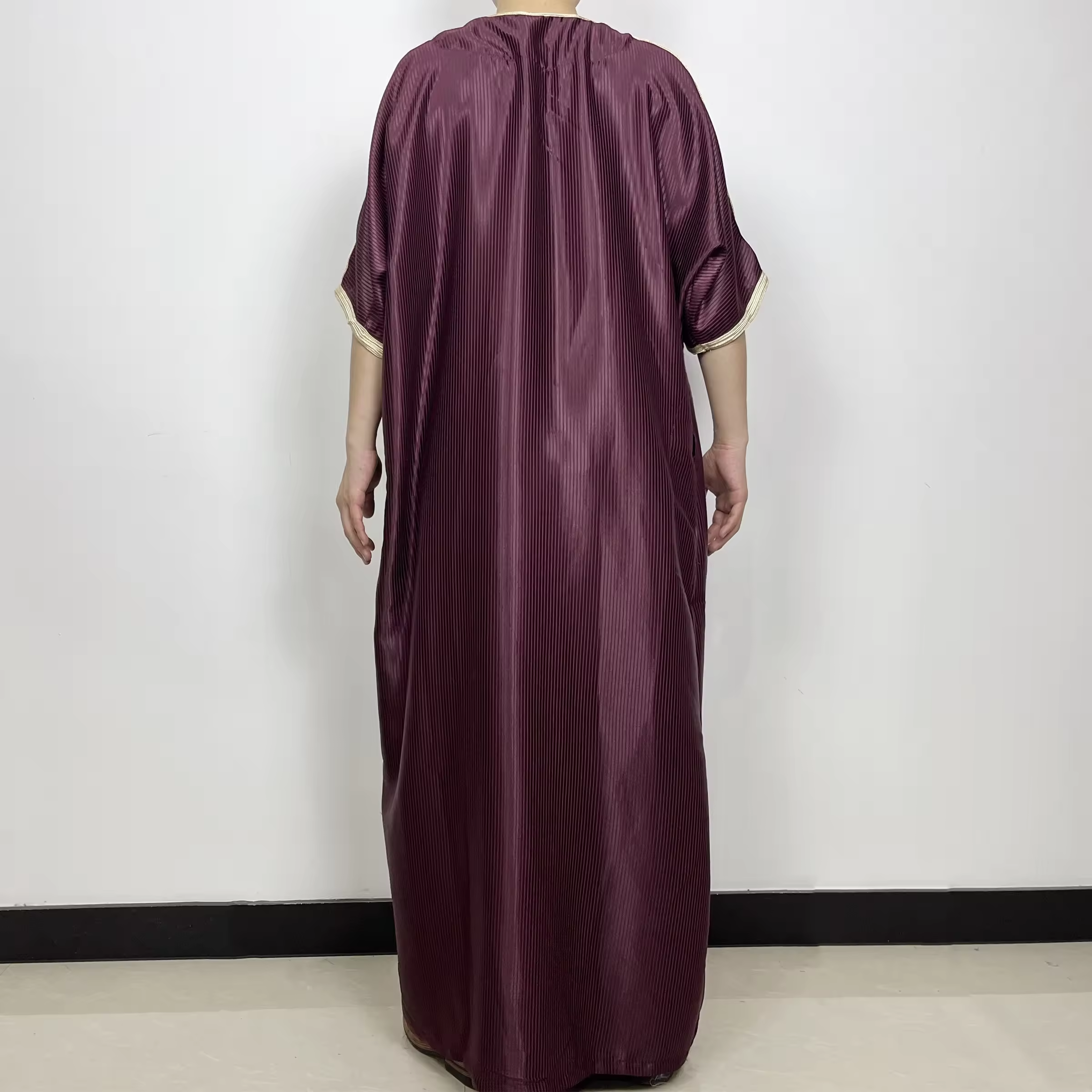 Traditional Muslim Clothing Kaftan Islamic Dubai Robe Islamic Man Arabia Saudi Shiny Silk Fabric Moroccan Thobe for Men