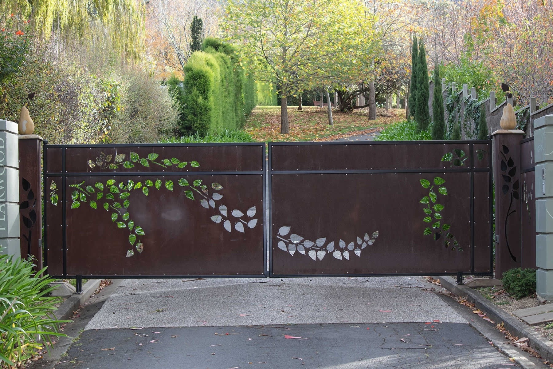 Decorative Laser Cut Metal Driveway Gate Steel Main Gate Perforated Iron Driveway Gate Designs