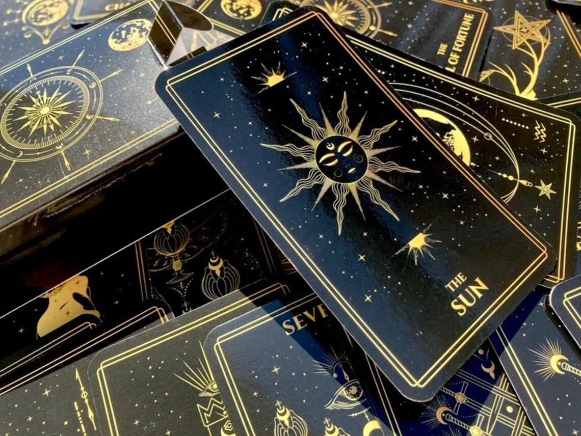 Custom Printing  Gold Foil tarot card   playing card  High Quality Golden Edge Side oracle Cards With Magnetic Box Private Logo