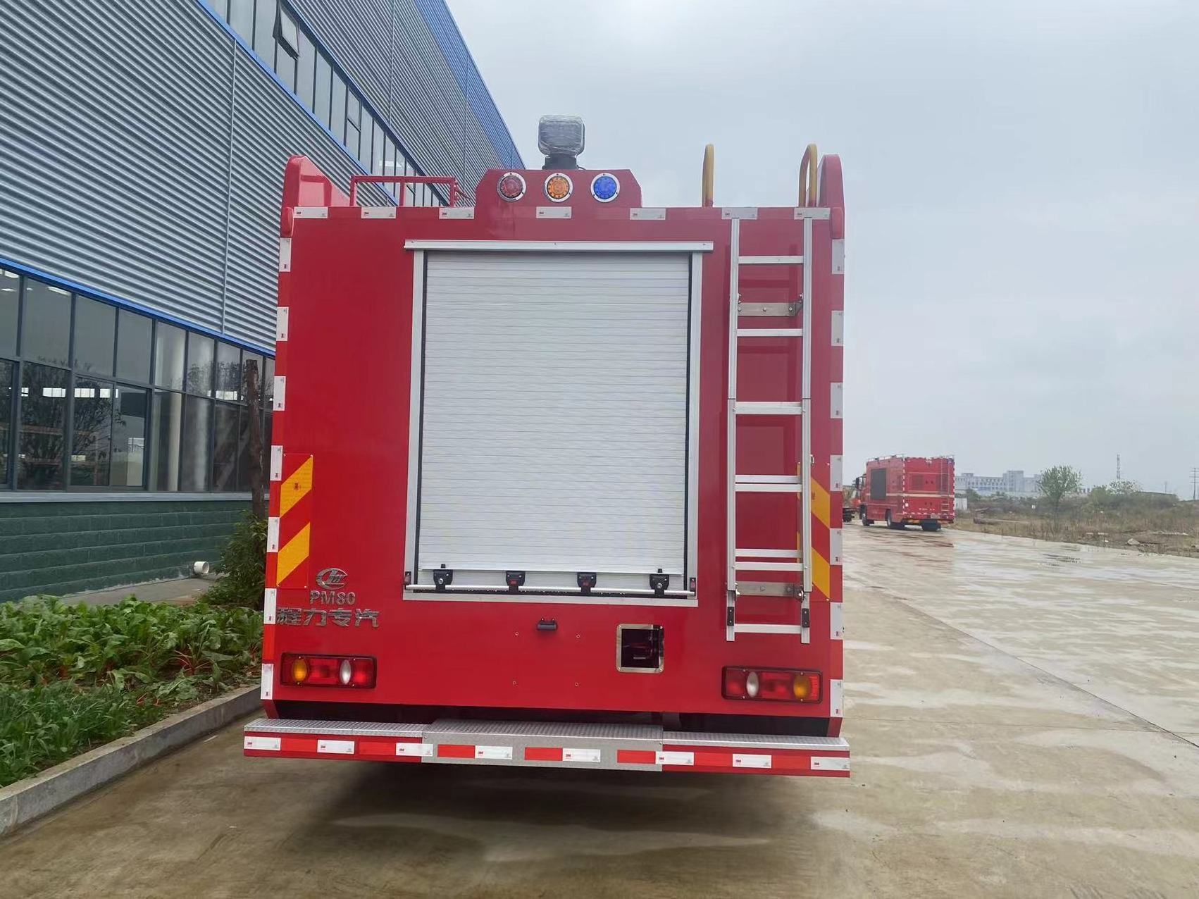 High Quality Water Tank Fire Truck Made in China with High-Quality 4x2 Drive Wheel Water Tank Fire Truck