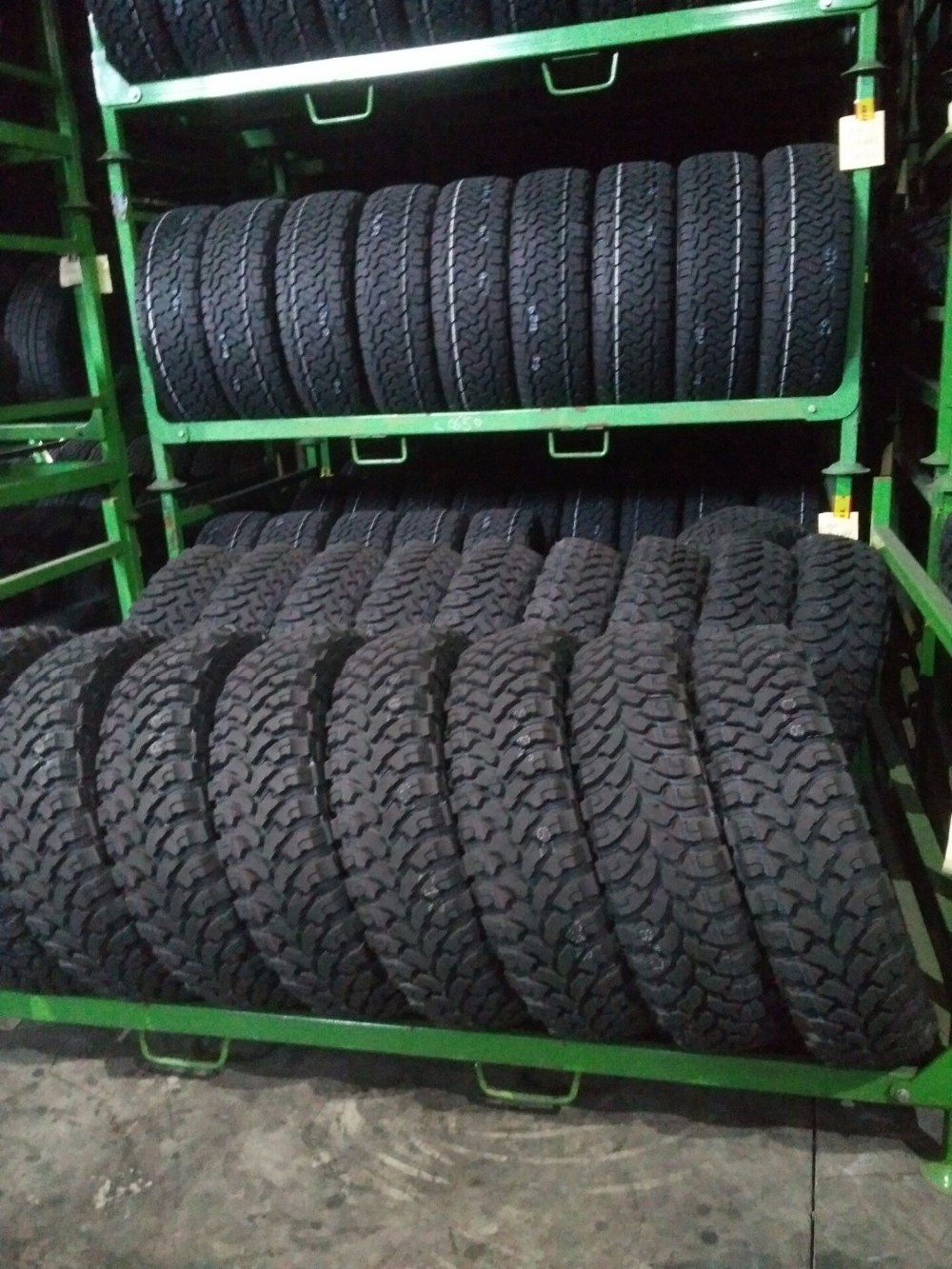 Hot sale Chinese top quality mud tires comforser MT tires 35x12.50r20