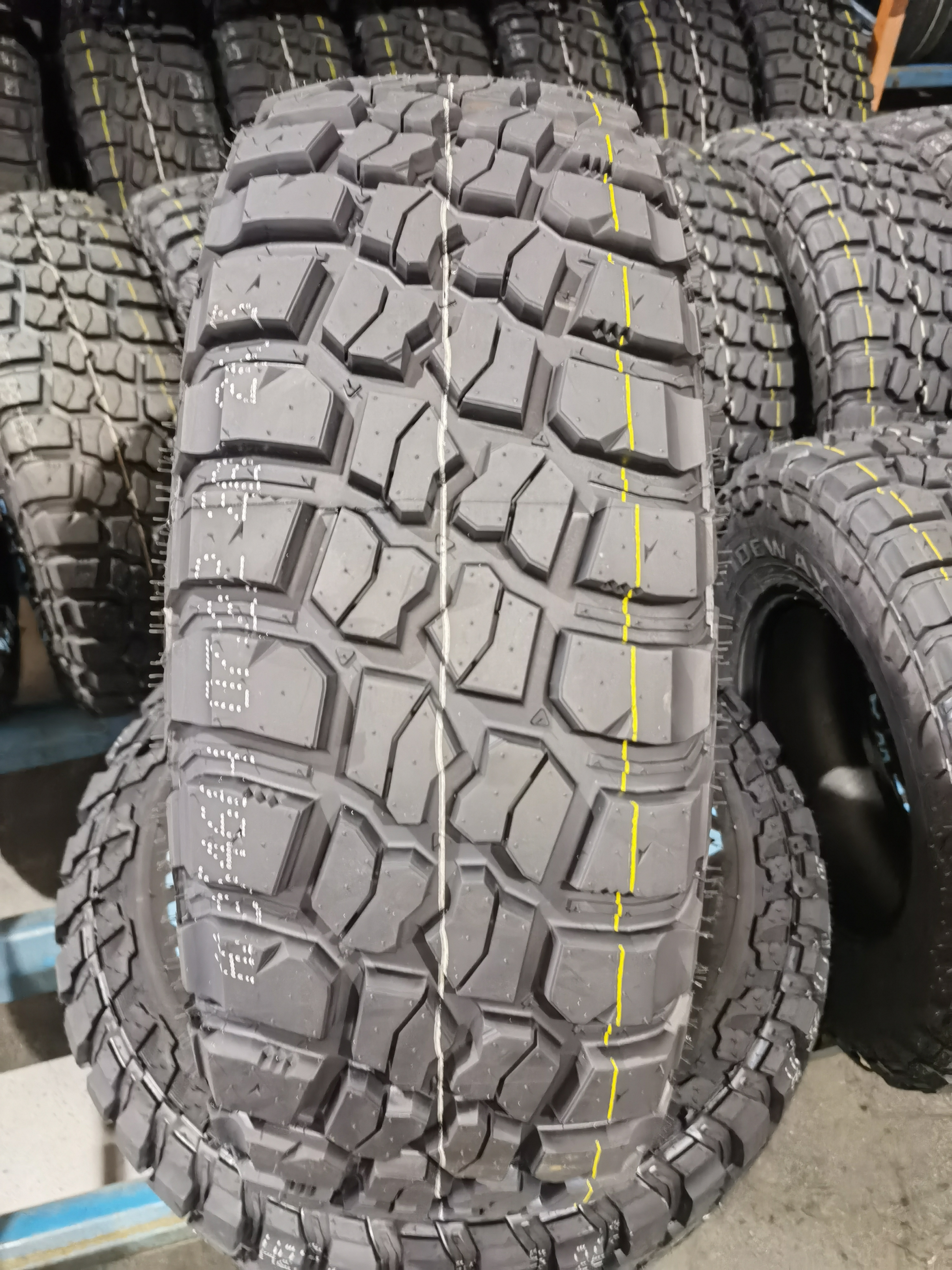 Brand New Goodyear Distributor Price Mud Terrain Tyres MT Tires 265 / 70R17 285 / 70R17 For SUV Car