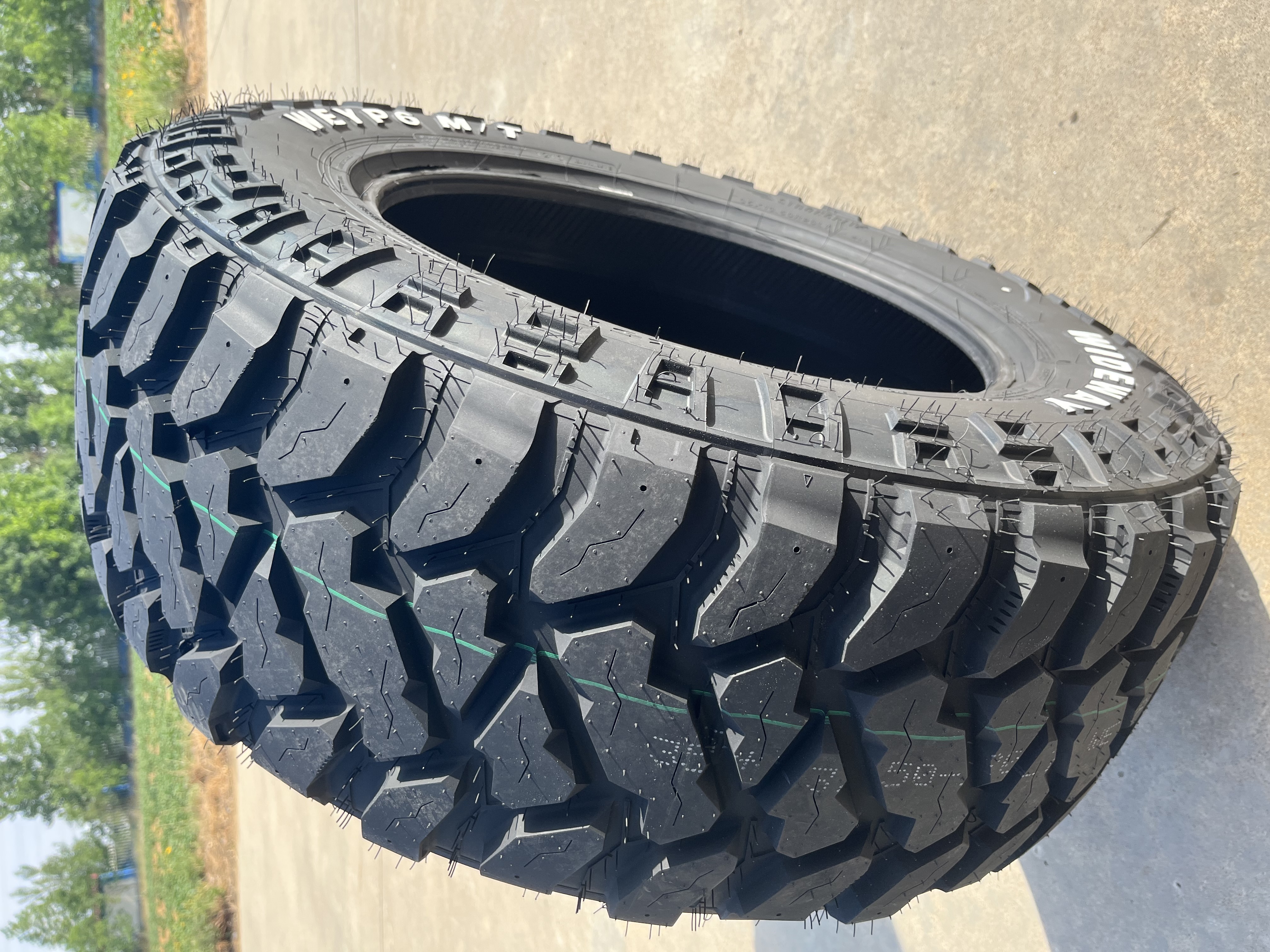 SUV TRUCK Mud-Terrain Tires LT285/70R17  LT315/70R17 LT37X13.5R20