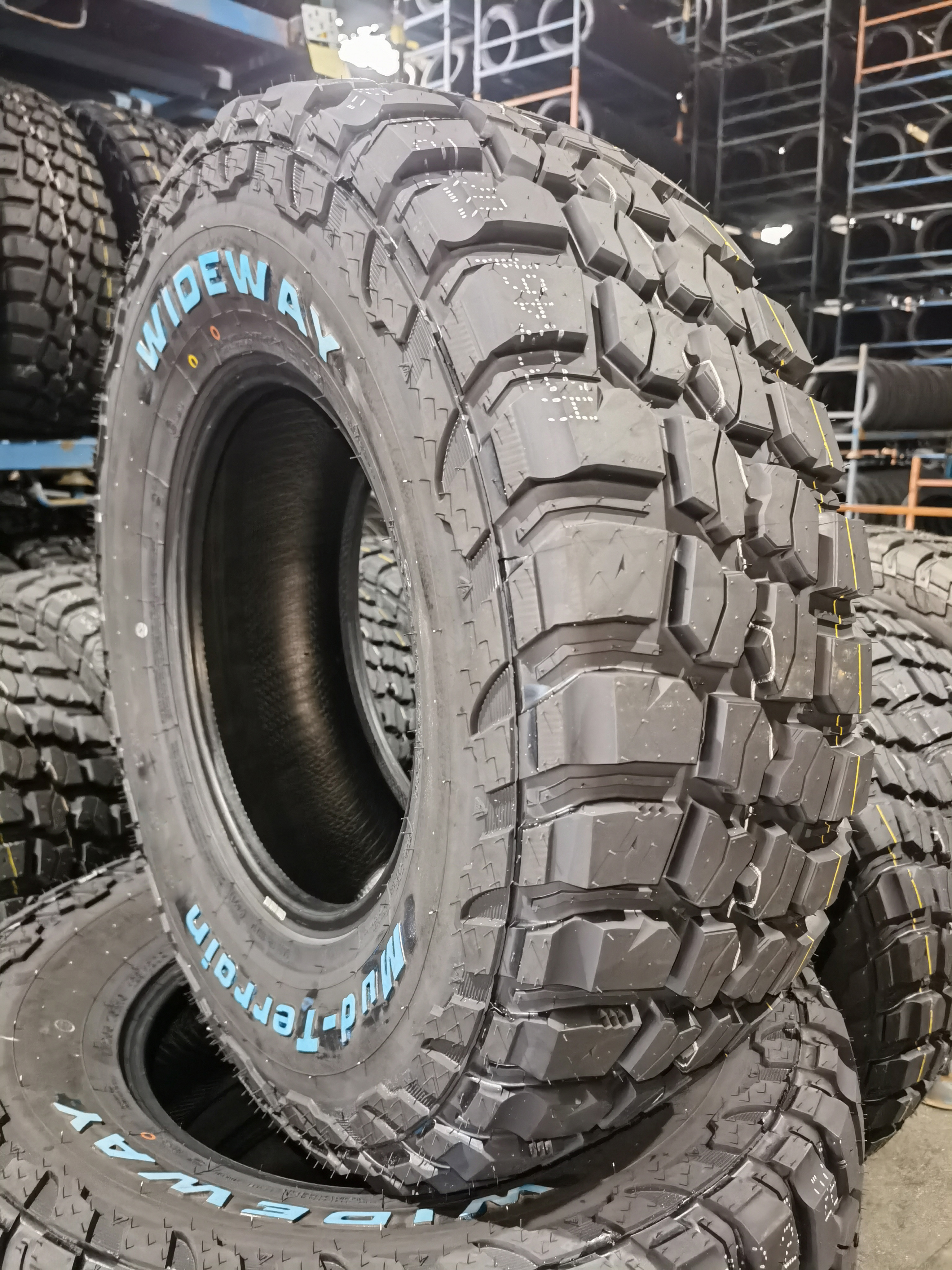 OEM Coloured Auto 4x4 Passenger Car Radial Mud Terrain MT Tyre 33x12.5R15 Pneus Tire