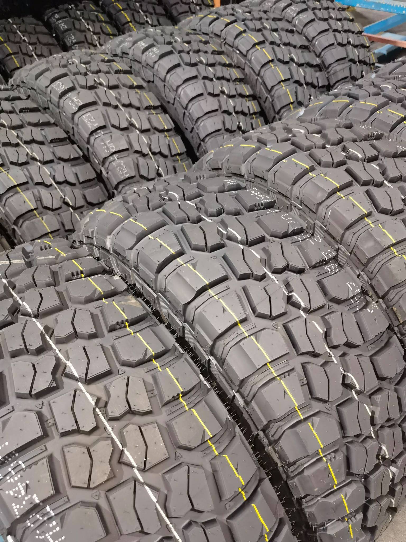 China hot sale factory mud-terrain all-season LT235/75R15 LT265/75R16 LT265/70R17 LT285/65R18  33*12.50R20LT MT tyre