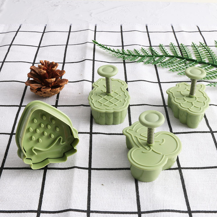 Food grade diy 4 pcs plastic plunger mold strawberry cherry grape pineapple shape fruit cookie cutter