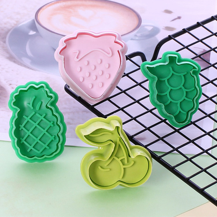 Food grade diy 4 pcs plastic plunger mold strawberry cherry grape pineapple shape fruit cookie cutter