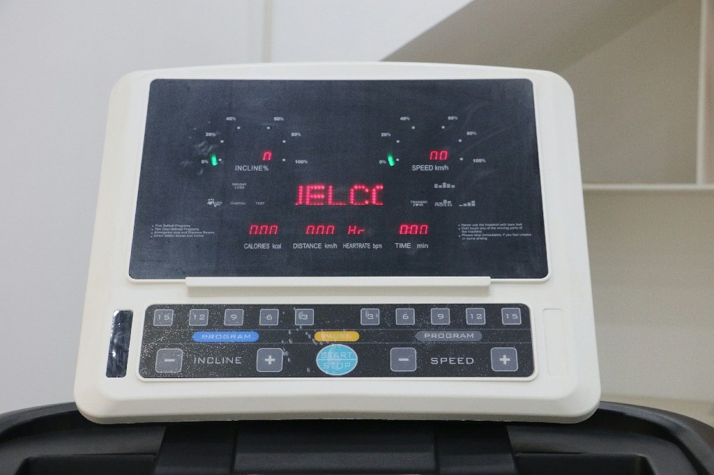 AC Motor 3.0 Cheap Professional Commercial Treadmill With Led Screen Wifi