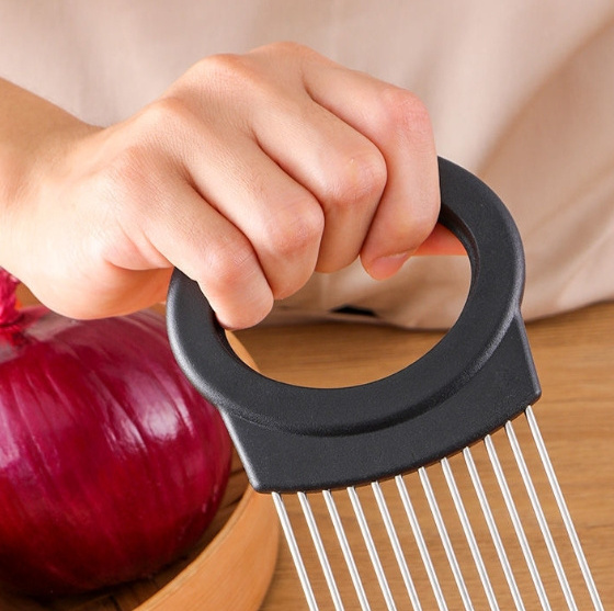 High Quality Kitchen Utensils Stainless Steel Onion Cutting Holder Food Grade Tomato Holder Slicing Cutter