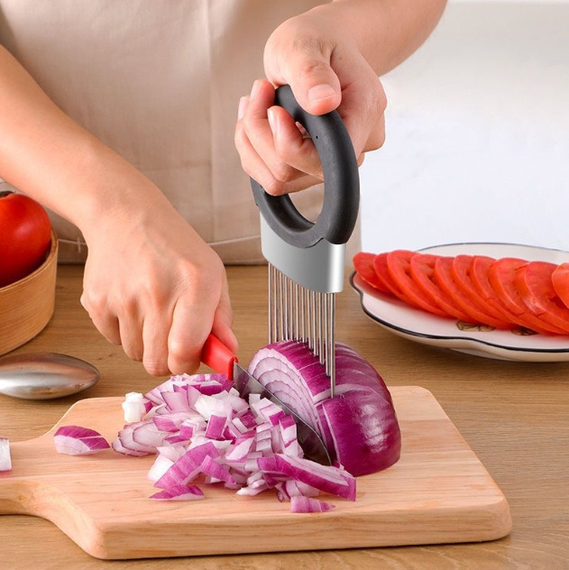 High Quality Kitchen Utensils Stainless Steel Onion Cutting Holder Food Grade Tomato Holder Slicing Cutter