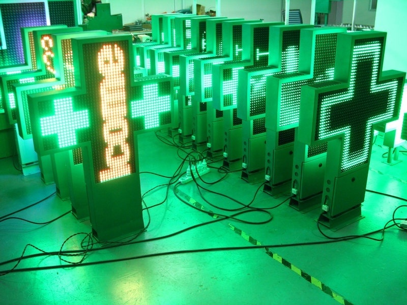 Full color led pharmacy cross sign 800mm waterproof P16 pharmacy green cross led display outdoor