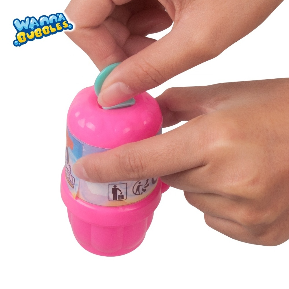 Hand operated mini bucket blowing bubble toy