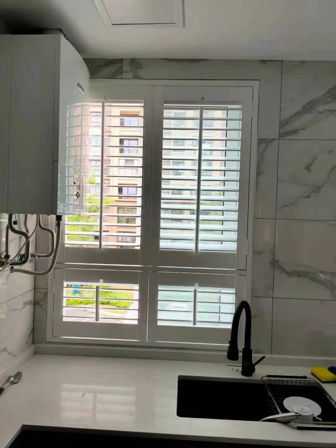 Factory wholesale pvc plantation shutters wooden shutters