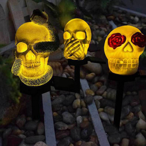 Solar Resin Halloween Skull Pathway Stake Light For Outdoor Garden Halloween Skeleton Decoration Lawn Lamp