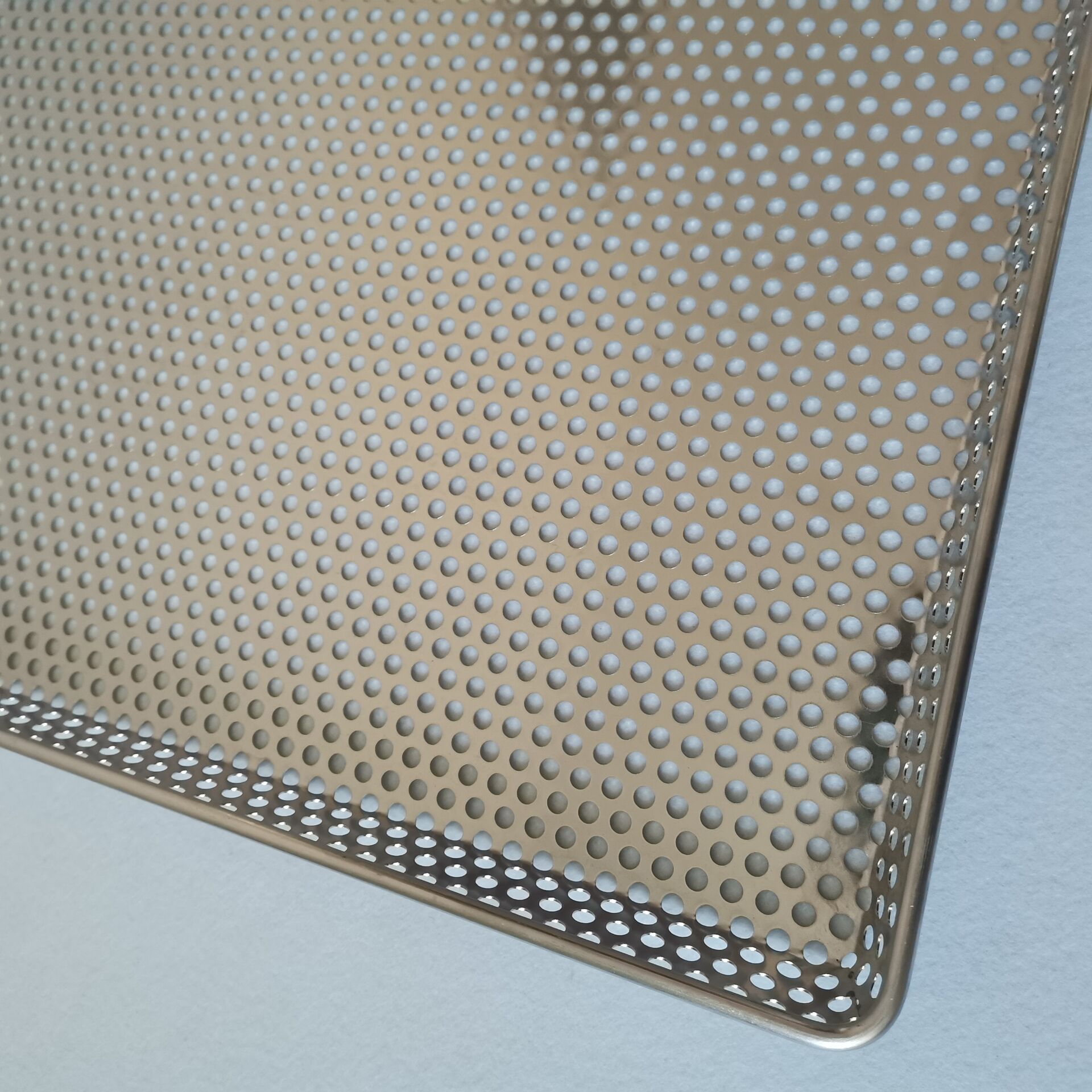 Customize 304 316 Stainless Steel Perforated Round Hole Metal Mesh Baking Food Trays