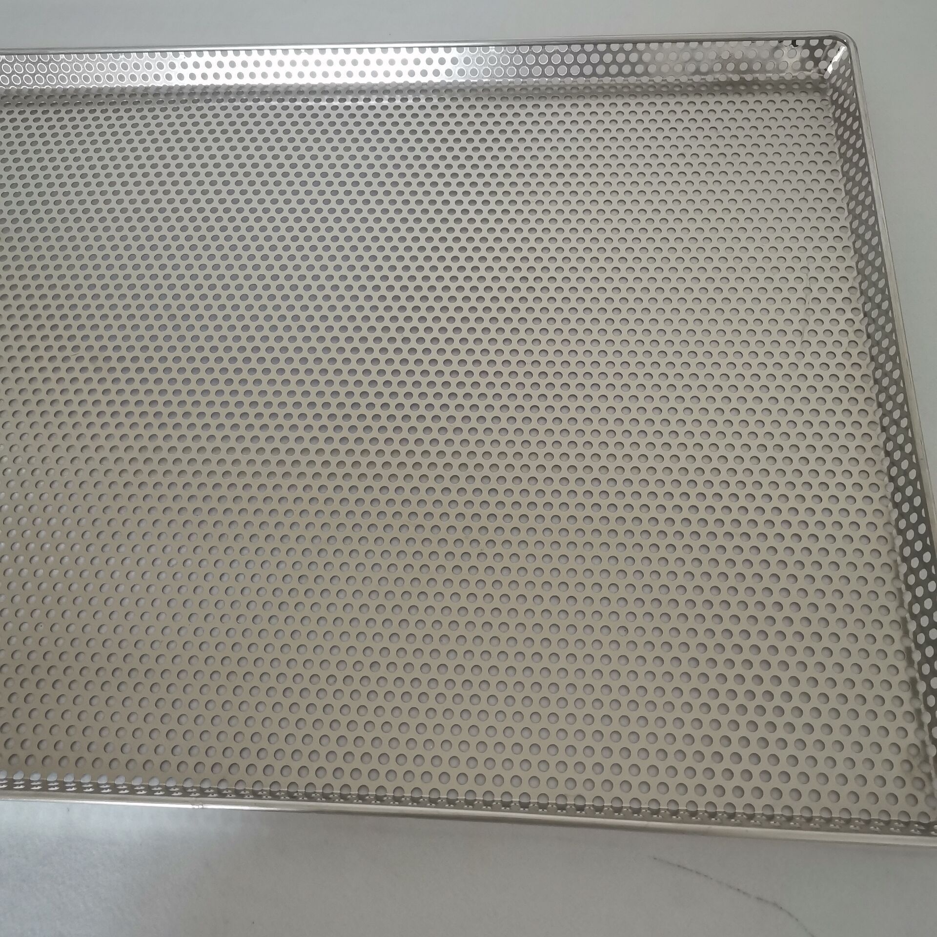 Customize 304 316 Stainless Steel Perforated Round Hole Metal Mesh Baking Food Trays