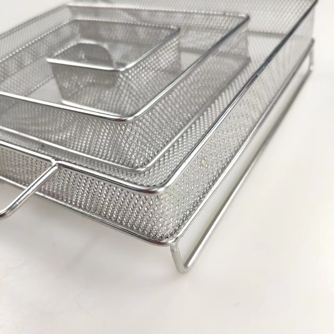 Customizable 304 stainless steel storage basket for sturdy and durable food and clothing storage