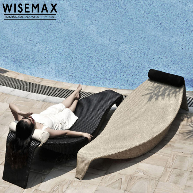 WISEMAX FURNITURE Modern Aluminum Leaf Shape Outdoor Sun Lounger Swimming Pool Weaving Rattan Outdoor Lounge Chair For Sale