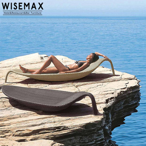 WISEMAX FURNITURE Modern Aluminum Leaf Shape Outdoor Sun Lounger Swimming Pool Weaving Rattan Outdoor Lounge Chair For Sale