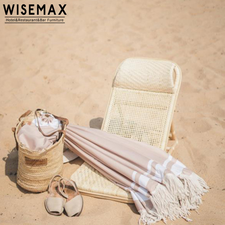 WISEMAX FURNITURE Hot sell outdoor furniture folding rattan beach lounge chair swimming pool rest wicker chair