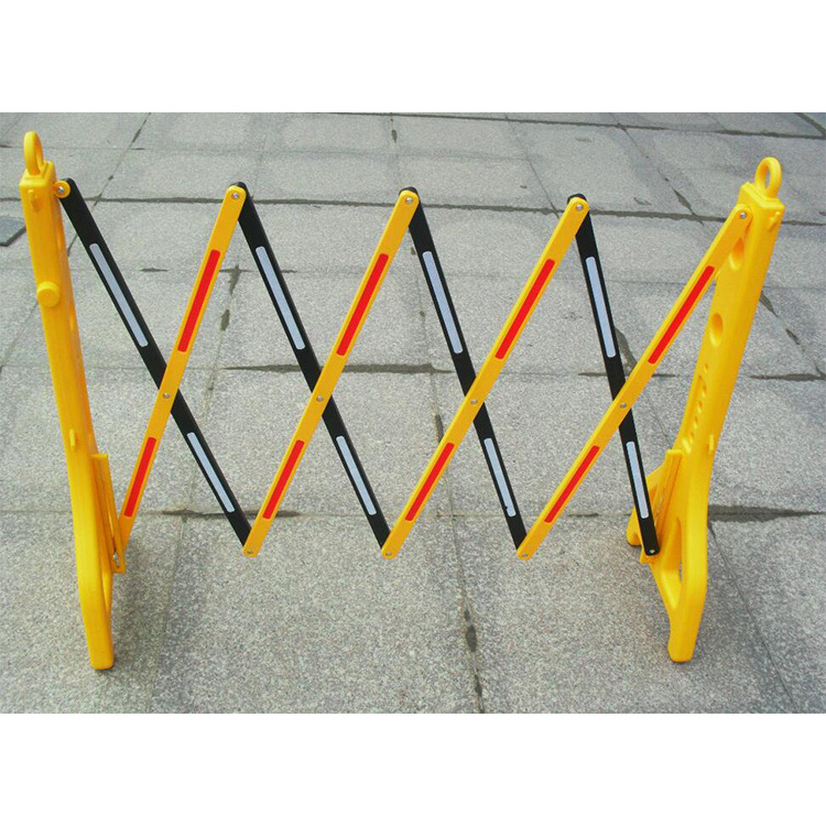 Yellow Retractable Plastic Mobile Construction Barricade Expandable Barrier Gate