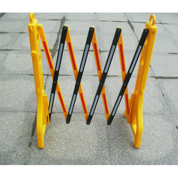 Yellow Retractable Plastic Mobile Construction Barricade Expandable Barrier Gate