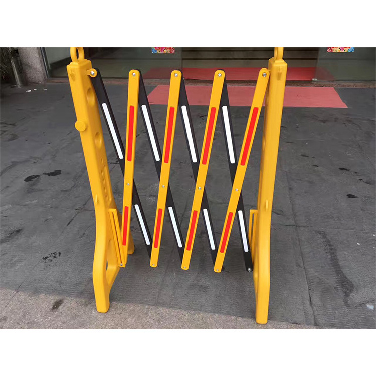 Yellow Retractable Plastic Mobile Construction Barricade Expandable Barrier Gate