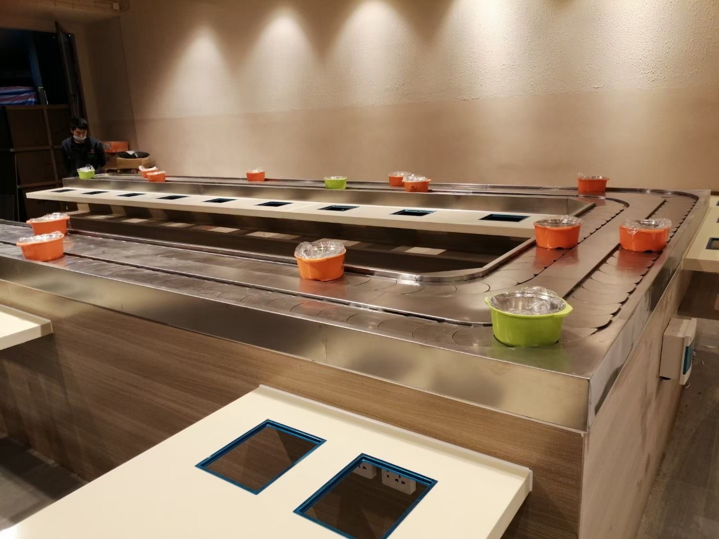 Restaurant automatic sushi delivery conveyor belt, discount price for sushi delivery, Japan intelligent delivery system