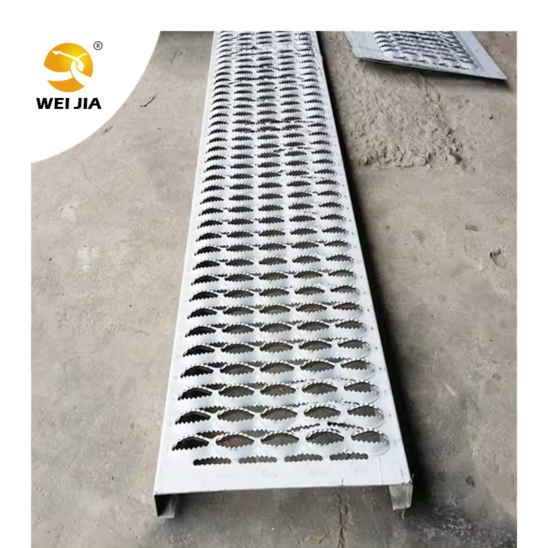 Free Sample Galvanized Outdoor Anti Slip Stamping Crocodile Mouth Hole anti slip metal mesh Perforated metal diamond roof