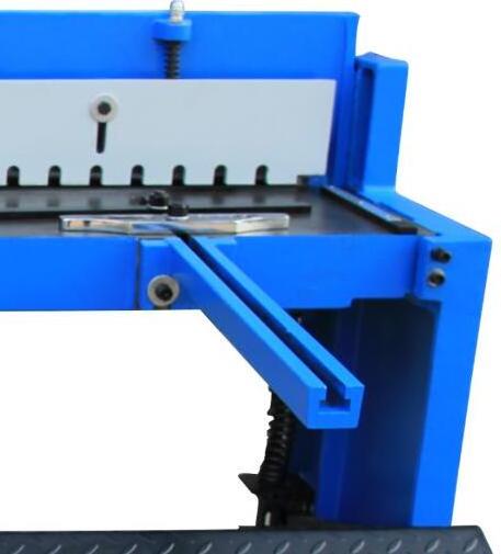 Q01-1.5x1320 Manual Foot Sheet Metal Shearing Machine